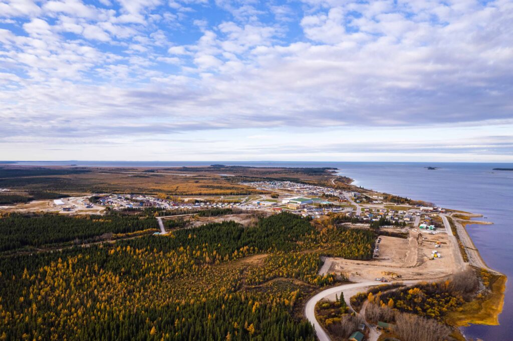 Vue aérienne de la Nation Crie de Eastmain